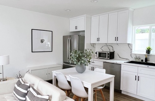 Winnetka House | Prime Location, Modern Style: Explore LA from Our Reseda Oasis!