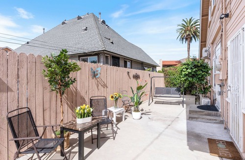 Alhambra Apartment | Prime location Private entry 3bed 2bath Close to DT Alhambra Kingsize Bed! 1n