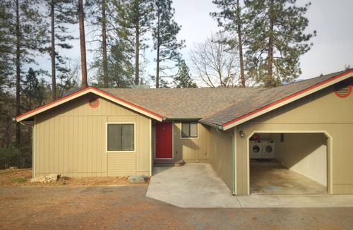 Oakhurst House | Prime Location Yosemite Expedition by Casa Oso