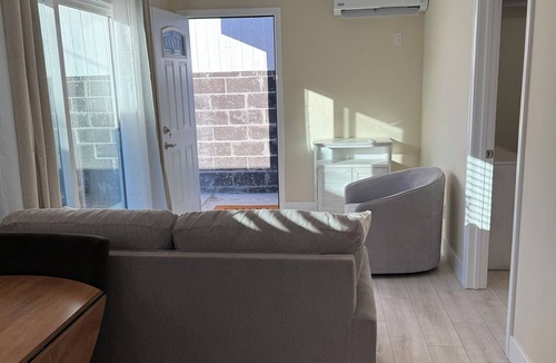 Northwest Anaheim House | Pristine 1-bedroom house 15 minutes to Disneyland and walk to Knotts Berry Farms
