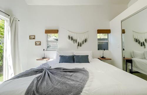 Sunset Park House | Pristine 1BD/1BA Bungalow + Hot Tub - Ocean Park