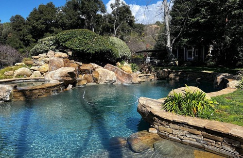 Calabasas House | Private 1 Acre Resort, 1+Den with pool in Malibu Canyon minutes from the beach.