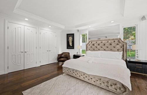Encino House | Private 5 bedroom 6 bathroom Encino Estate With Pool and Jacuzzi