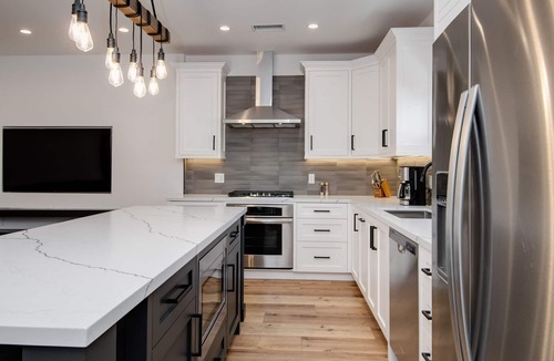Sherman Oaks House | Private and Modern Getaway in Quiet Neighborhood
