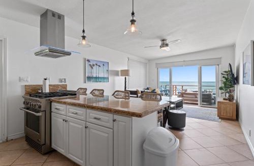 Capistrano Beach House | Private beach toes on the Sand Waterworld