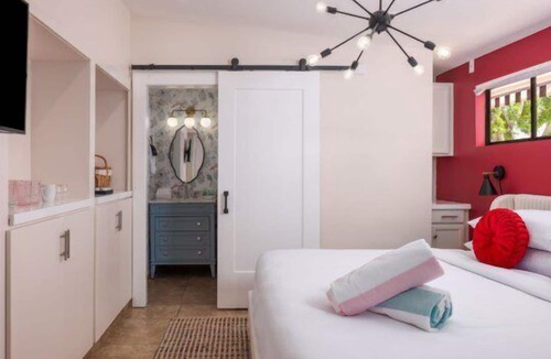 Warm Sands Hotel | Private Boutique Retreat | 9 Chic Suites | Pool & Hot Tub | The Muse Hotel
