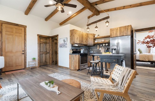 Escondido Cottage | Private Casita close to beaches & hiking