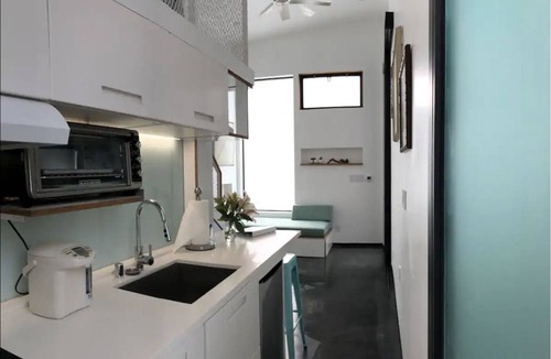 Venice Apartment | Private, Clean LOFT w PRIVATE COURTYARD/ENTRANCE in Venice Beach w Kitchen
