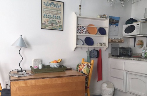 Grass Valley Cottage | Private cottage. Walk to town. Quiet neighborhood.