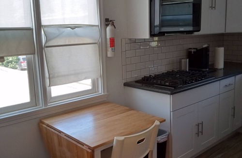 South Wrigley Apartment | Private, cozy-newly remodeled