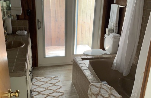 West Park Community House | Private Entrance King Suite