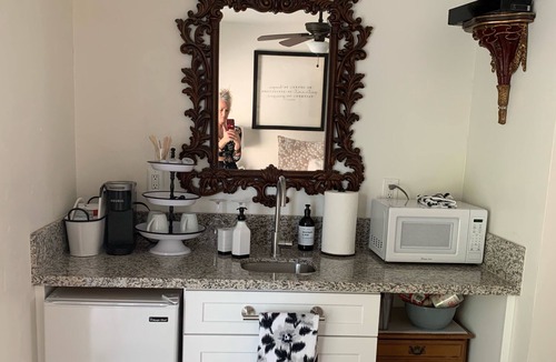 West Park Community House | Private Entrance Queen Suite