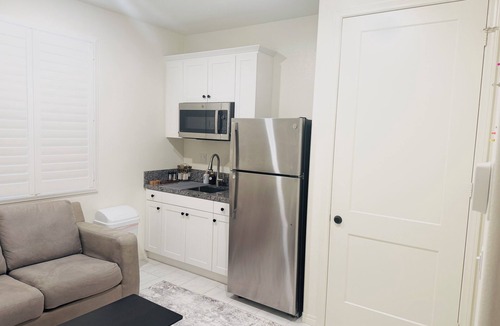 Ontario House | Private Entry Guesthouse in Ontario-Eastvale