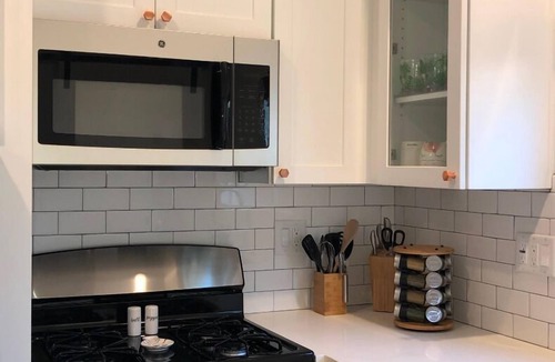 Del Aire House | Private Guest Home NEW Pristine 2bed/2bath w/Yard near NAPA CENTER, Beach & LAX!