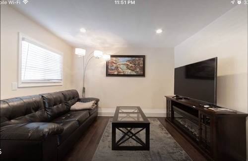Santa Ana House | Private Guest house close to Disneyland & Little Saigon Mall