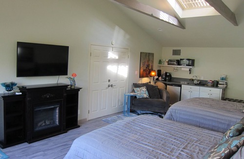 Northridge House | Private guest House 1BR 2BR=Gated 24/7 check-in =Hi Speed Wi-Fi=on sight parking