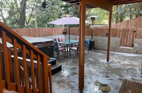 Twin Peaks Apartment | Private Guest Suite with outdoor private patio and Jacuzzi