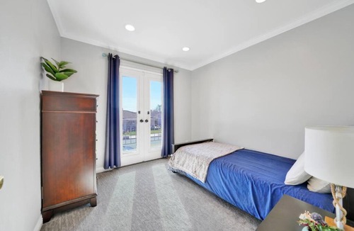 Placentia House | Private Heated Pool Oasis/Disney/Retro Arcade/Gym