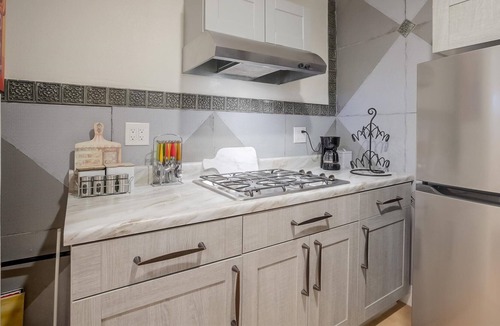 Yorba Linda House | private hidden cottage