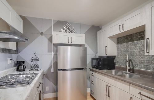 Yorba Linda House | private hidden cottage