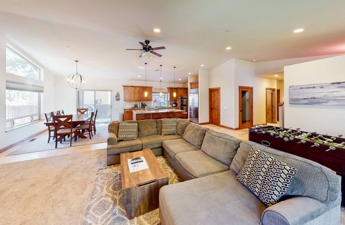 Bijou Park Acres House | Private Hot Tub & Heated Floors | Bocce Ball + Foosball | Near Beach & Slopes