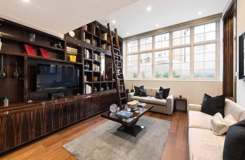 Knightsbridge House | Private Knightsbridge Mews House | Harrods 1min, Parking & Top 5% Rated