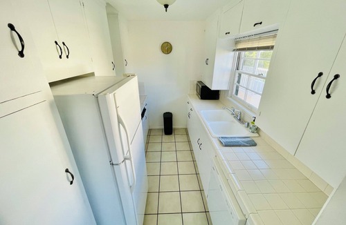 Bankers Hill Condo | Private Large 1BEDROOM/1BATH Banker's Hill/Downtown Retreat, Walkable, AC