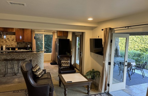 Del Mar Heights House | Private Large Guesthouse in Coastal Del Mar, close to beaches and restaurants.