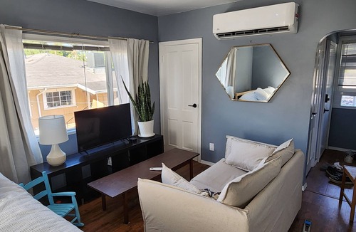Los Feliz House | Private Los Feliz Studio - Walkable neighborhood, close to CHLA/Kaiser Hospitals