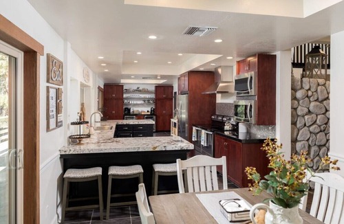 Evergreen Estates House | Private Luxury Big Bear Lodge. Hot Tub. Game Room