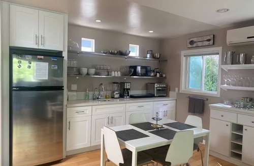 Mar Vista House | Private Luxury Studio with Parking and Laundry.