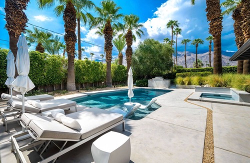 El Mirador House | Private, Mid-Century Home in Movie Colony with Saltwater Pool & Putting Green!
