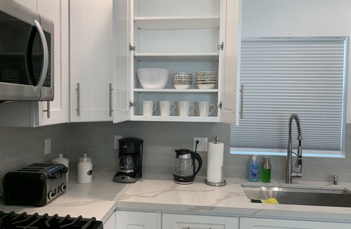 Canoga Park House | Private Modern Guest House In Los Angeles