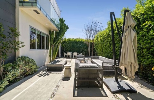 West Los Angeles House | Private oasis in West LA