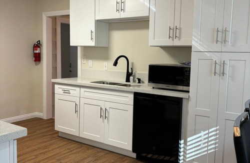 Reseda House | Private oasis near Reseda, Big Yard, Netflix/Prime, Close to Park and Mall