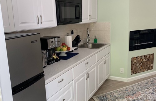 Los Gatos Apartment | Private One Bedroom apartment with Access to Spa Area with a View