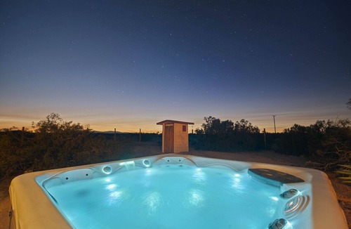 Joshua Tree Apartment | Private Peaceful Cabin in North Joshua Tree With Hot Tub
