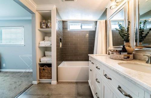 Placentia House | Private Pool Oasis/Disney 15mins/Disney+ HBO/Gym