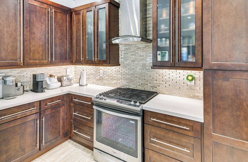 Reseda House | Private Pool + Sauna: Pet-Friendly Reseda Retreat!