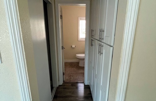 Los Angeles Apartment | Private quiet studio in Central LA close walk distance from LA general and Keck