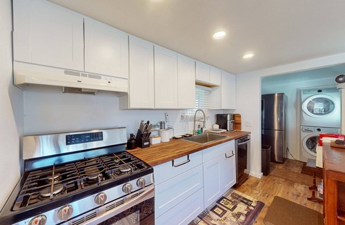 Frazier Park House | Private retreat for two with modern furnishings, well-equipped kitchen, & W/D