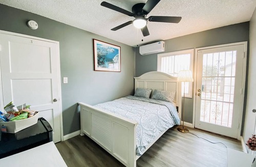 East Los Angeles Resort | Private room ∙ 2 guests