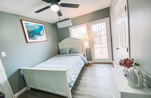 East Los Angeles Resort | Private room ∙ 2 guests