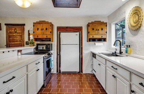 Canoga Park House | Private Romantic Escape, Hidden Gem w/Hot Tub, and Waterfall