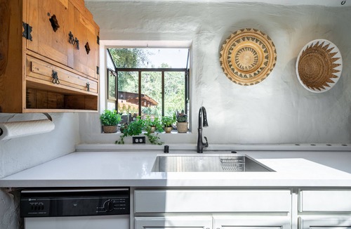 Canoga Park House | Private Romantic Escape, Hidden Gem w/Hot Tub, and Waterfall