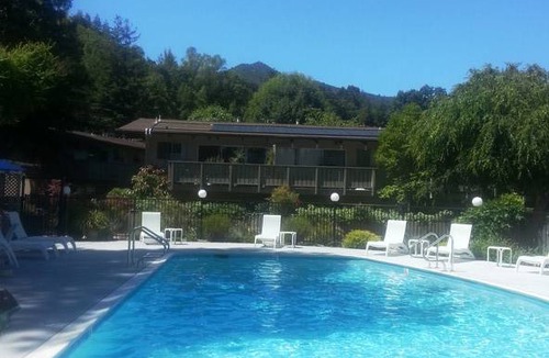 Larkspur Resort | Private room ∙ 1 guest
