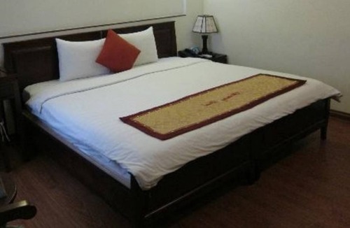 Riverside Resort | Private room ∙ 1 guest