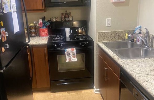 Downtown Burbank Resort | Private room ∙ 1 guest
