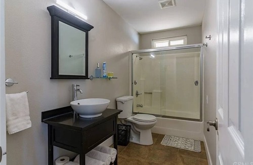 Yucca Valley Resort | Private room ∙ 1 guest