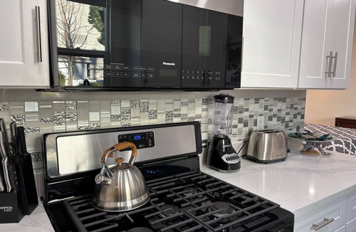 West Los Angeles House | Private, safe,Guest House-Westside Location! In our family 50 Years as a rental